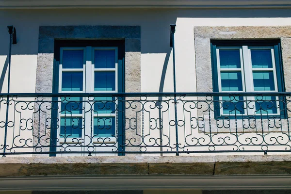 Lisboa Portugal Julho 2020 Vista Janela Fachada Dos Antigos Edifícios — Fotografia de Stock