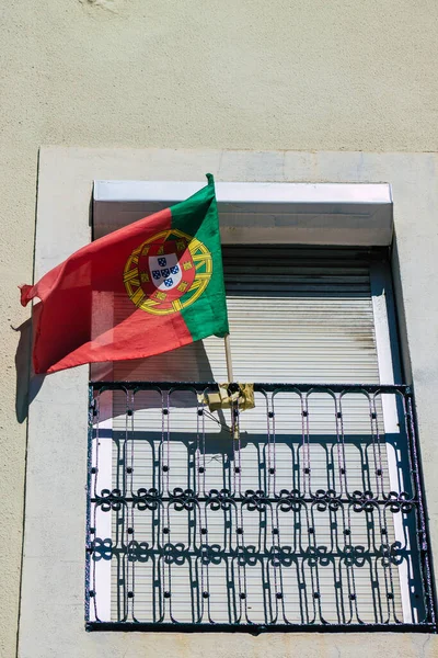 Lisboa Portugal Julho 2020 Vista Janela Fachada Dos Antigos Edifícios — Fotografia de Stock
