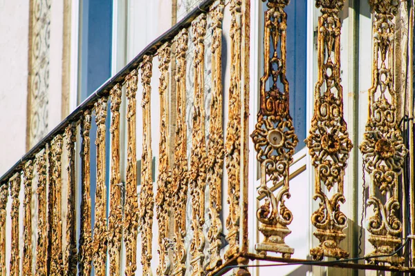 Lizbon Portekiz 'in 30 Temmuz 2020 tarihinde Lizbon' un orta kesimindeki tarihi binaların ön cephesine bakan kıyı başkenti Portekiz ve Avrupa 'nın en eski kentlerinden biri.