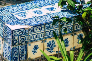 Lizbon Portekiz 31 Temmuz 2020 'de Lizbon' un şehir merkezi, kıyı başkenti Portekiz ve Avrupa 'nın en eski kentlerinden biri olan Lizbon şehir merkezindeki bir halk bahçesinde mozaik manzarası