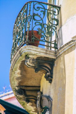 Lizbon 1 Ağustos 2020 Lizbon, Lizbon 'un şehir merkezindeki tarihi binaların klasik ön cephesi, tepe kıyı başkenti Portekiz ve Avrupa' nın en eski şehirlerinden biri.