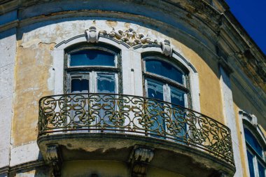 Lizbon 1 Ağustos 2020 Lizbon, Lizbon 'un şehir merkezindeki tarihi binaların klasik ön cephesi, tepe kıyı başkenti Portekiz ve Avrupa' nın en eski şehirlerinden biri.