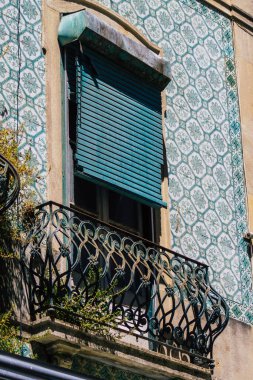 Lizbon 1 Ağustos 2020 Lizbon, Lizbon 'un şehir merkezindeki tarihi binaların klasik ön cephesi, tepe kıyı başkenti Portekiz ve Avrupa' nın en eski şehirlerinden biri.