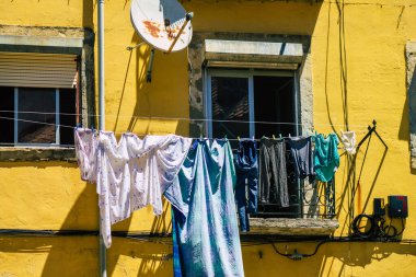 Lizbon 1 Ağustos 2020 Lizbon, Lizbon 'un şehir merkezindeki tarihi binaların klasik ön cephesi, tepe kıyı başkenti Portekiz ve Avrupa' nın en eski şehirlerinden biri.