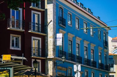 Lizbon 1 Ağustos 2020 Lizbon, Lizbon 'un şehir merkezindeki tarihi binaların klasik ön cephesi, tepe kıyı başkenti Portekiz ve Avrupa' nın en eski şehirlerinden biri.