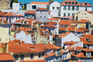 Lizbon 1 Ağustos 2020 Lizbon, Lizbon 'un şehir merkezindeki tarihi binaların klasik ön cephesi, tepe kıyı başkenti Portekiz ve Avrupa' nın en eski şehirlerinden biri.