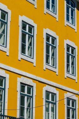 Lizbon 1 Ağustos 2020 Lizbon, Lizbon 'un şehir merkezindeki tarihi binaların klasik ön cephesi, tepe kıyı başkenti Portekiz ve Avrupa' nın en eski şehirlerinden biri.