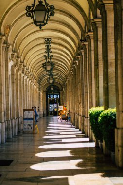 Lizbon 1 Ağustos 2020 Lizbon, Lizbon 'un şehir merkezindeki tarihi binaların klasik ön cephesi, tepe kıyı başkenti Portekiz ve Avrupa' nın en eski şehirlerinden biri.