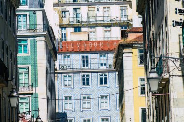 Lizbon 1 Ağustos 2020 Lizbon, Lizbon 'un şehir merkezindeki tarihi binaların klasik ön cephesi, tepe kıyı başkenti Portekiz ve Avrupa' nın en eski şehirlerinden biri.