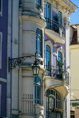 Lizbon 1 Ağustos 2020 Lizbon, Lizbon 'un şehir merkezindeki tarihi binaların klasik ön cephesi, tepe kıyı başkenti Portekiz ve Avrupa' nın en eski şehirlerinden biri.