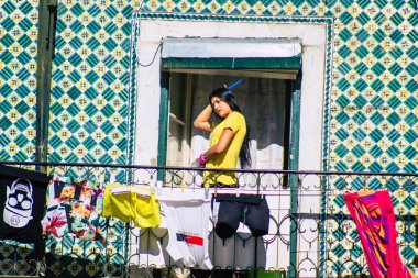 Lizbon 1 Ağustos 2020 Lizbon, Lizbon 'un şehir merkezindeki tarihi binaların klasik ön cephesi, tepe kıyı başkenti Portekiz ve Avrupa' nın en eski şehirlerinden biri.