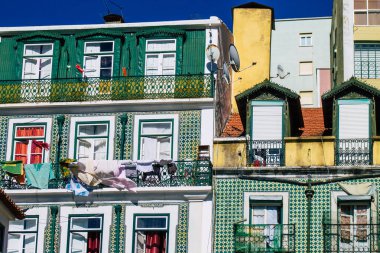 Lizbon 1 Ağustos 2020 Lizbon, Lizbon 'un şehir merkezindeki tarihi binaların klasik ön cephesi, tepe kıyı başkenti Portekiz ve Avrupa' nın en eski şehirlerinden biri.