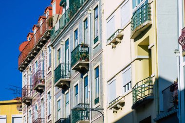 Lizbon 1 Ağustos 2020 Lizbon, Lizbon 'un şehir merkezindeki tarihi binaların klasik ön cephesi, tepe kıyı başkenti Portekiz ve Avrupa' nın en eski şehirlerinden biri.