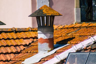 Lizbon 1 Ağustos 2020 Lizbon kıyı başkenti Lizbon 'un merkezindeki tarihi binaların çatısı ve Avrupa' nın en eski kentlerinden biri.