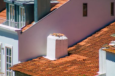 Lizbon 1 Ağustos 2020 Lizbon kıyı başkenti Lizbon 'un merkezindeki tarihi binaların çatısı ve Avrupa' nın en eski kentlerinden biri.