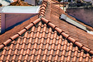 Lizbon 1 Ağustos 2020 Lizbon kıyı başkenti Lizbon 'un merkezindeki tarihi binaların çatısı ve Avrupa' nın en eski kentlerinden biri.