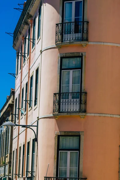 Lizbon 1 Ağustos 2020 Lizbon, Lizbon 'un şehir merkezindeki tarihi binaların klasik ön cephesi, tepe kıyı başkenti Portekiz ve Avrupa' nın en eski şehirlerinden biri.