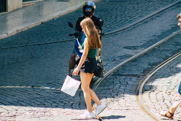 Lissabon Portugal Augusti 2020 Visa Oidentifierade Fotgängare Promenader Gatorna Centrum — Stockfoto