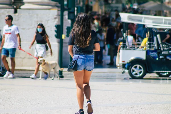 Лиссабон Португалия Августа 2020 Вид Неизвестных Пешеходов Идущих Улицам Центра — стоковое фото