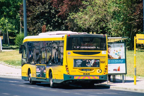 Lisabon Portugalsko Srpen 2020 Pohled Tradiční Městský Autobus Pro Cestující — Stock fotografie