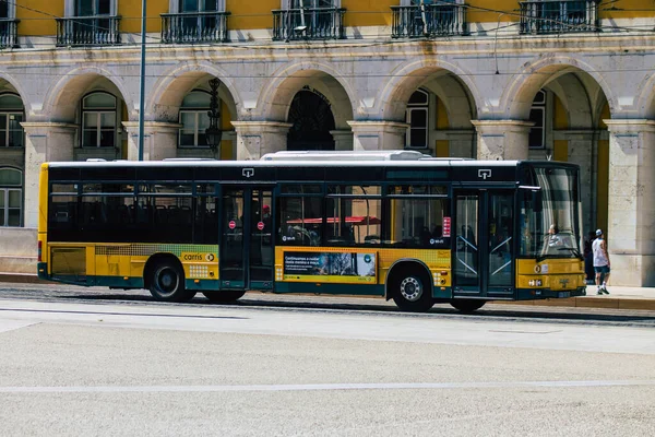 Lissabon Portugal Augustus 2020 Zicht Een Traditionele Stadsbus Voor Passagiers — Stockfoto