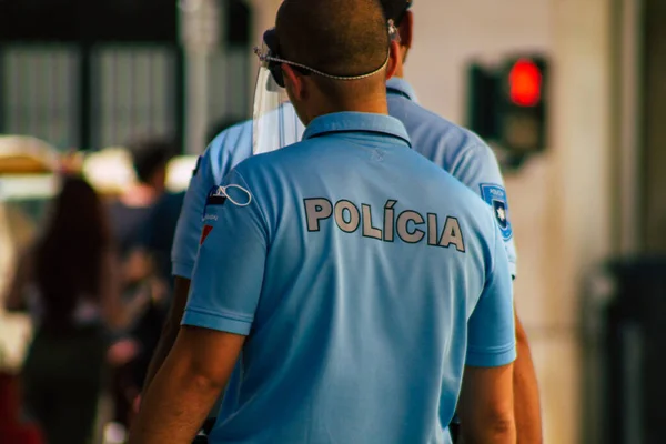 Lisabon Portugalsko Srpen 2020 Pohled Policistu Ulicích Lisabonu Kopcovité Pobřežní — Stock fotografie