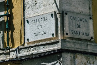 Lizbon 4 Ağustos 2020 Bir cadde ya da yola bakışı Bir sokağa verilen bir isim, genellikle onları Lizbon sokaklarında daha fazla tanımlamak için adresin bir kısmını oluşturur