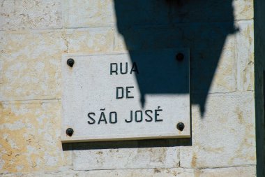 Lizbon 4 Ağustos 2020 Bir cadde ya da yola bakışı Bir sokağa verilen bir isim, genellikle onları Lizbon sokaklarında daha fazla tanımlamak için adresin bir kısmını oluşturur