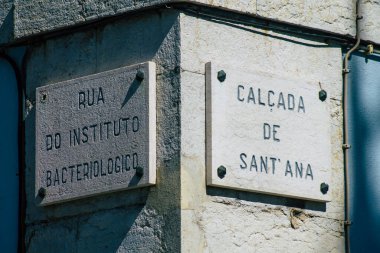 Lizbon 4 Ağustos 2020 Bir cadde ya da yola bakışı Bir sokağa verilen bir isim, genellikle onları Lizbon sokaklarında daha fazla tanımlamak için adresin bir kısmını oluşturur