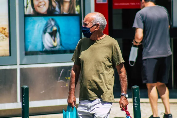 Лиссабон Португалия Августа 2020 Вид Неопознанных Пешеходов Маске Защиты Коронавируса — стоковое фото