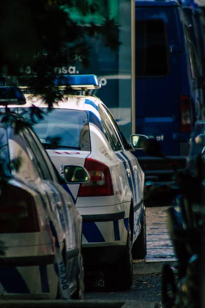 葡萄牙里斯本2020年8月4日看到一辆经典警车停在葡萄牙沿海首府里斯本警察局前 是欧洲历史最悠久的城市之一 — 图库照片