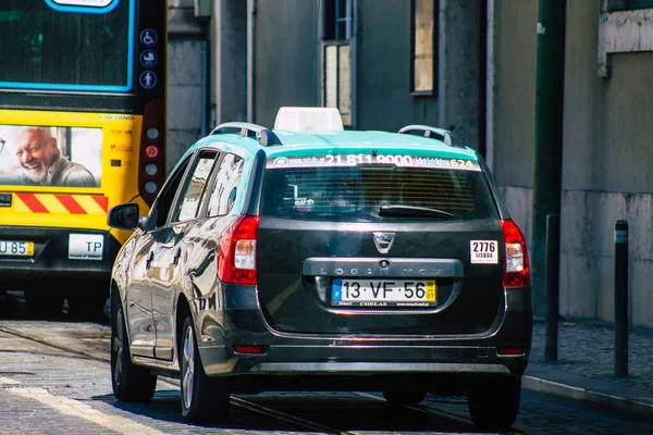 Lisbonne Portugal Août 2020 Vue Taxi Pour Les Passagers Traversant — Photo