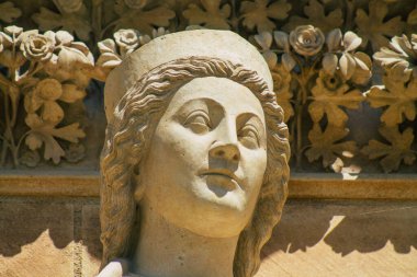 Reims France 06 Ağustos 2020 Roma Katolik Notre Dame de Reims Katedrali dış cephe görüntüsü, Fransa 'nın Grand Est bölgesinde bir şehir ve Avrupa' nın en eskilerindendir.