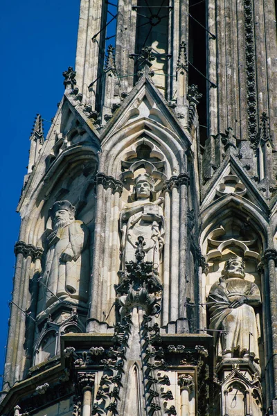 ランス フランス2020年8月6日ローマ カトリックのノートルダム大聖堂の外観を見るフランスのグランド イースト地域にある大聖堂で ヨーロッパで最も古いものの1つです — ストック写真