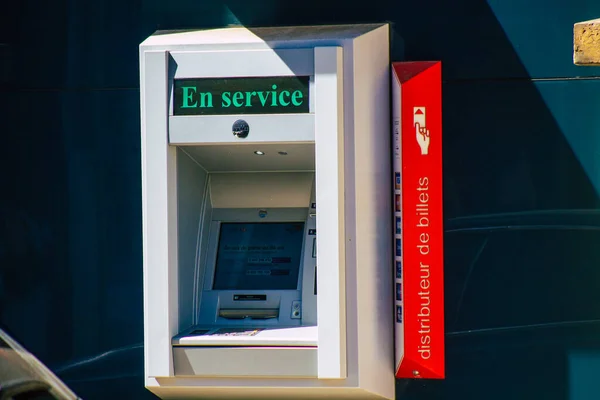 Reims Γαλλία Αυγούστου 2020 Άποψη Ενός Atm Που Βρίσκεται Στους — Φωτογραφία Αρχείου