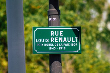 Reims 'in tarihi caddelerinde, 13 Ağustos 2020' de Fransa 'da bir cadde ya da yola bakılarak verilen isim, genellikle adreslerin bir kısmını oluşturur.