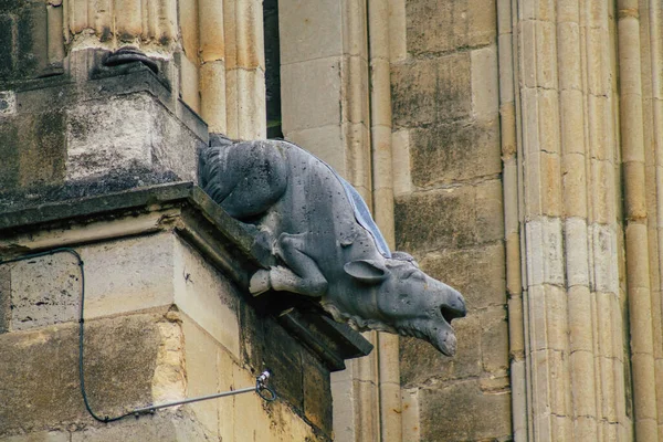 Reims France 15 Ağustos 2020 Roma Katolik Notre Dame de Reims Katedrali dış cephe görüntüsü, Fransa 'nın Grand Est bölgesinde bir şehir ve Avrupa' nın en eskilerindendir.