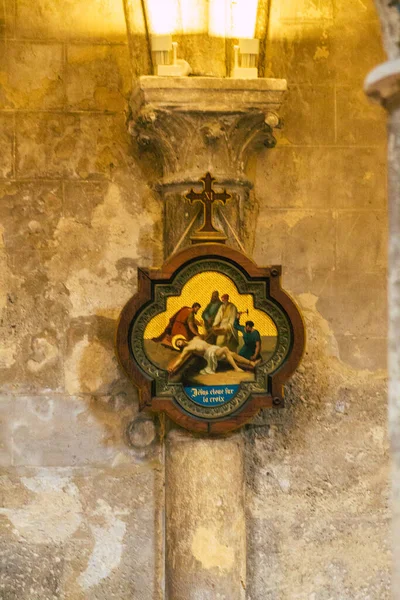 Reims 'deki Roma Katolik Aziz Jacques Kilisesi, Fransa' nın Grand Est bölgesinde yer alan ve Avrupa 'nın en eski şehirlerinden biridir.