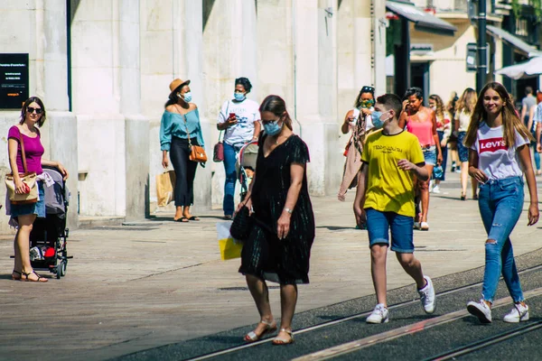 Reims Francie Srpna 2020 Pohled Neidentifikované Chodce Obličejovou Maskou Aby — Stock fotografie