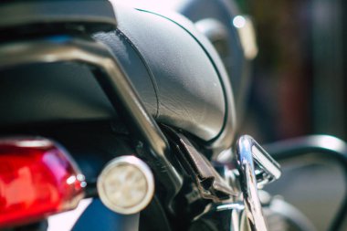 Reims Fransa 20 Ağustos 2020 BONNEVILLE T120 Black Triumph motosiklet yakın çekim Fransa 'nın Grand Est bölgesinde bir şehir, Reims tarihsel caddelerinde park