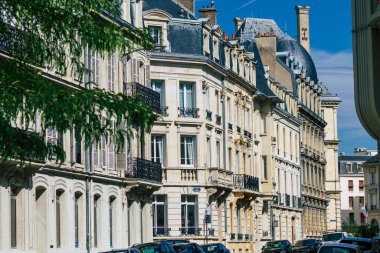 Reims 'de bulunan tarihi bir binanın ön cephesi, Fransa' nın Grand Est bölgesindeki bir şehir ve Avrupa 'nın en eskilerindendir.