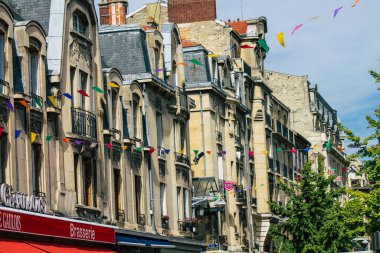 Reims 'de bulunan tarihi bir binanın ön cephesi, Fransa' nın Grand Est bölgesindeki bir şehir ve Avrupa 'nın en eskilerindendir.