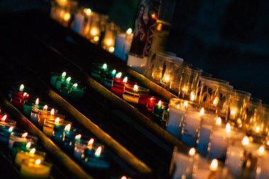 Fransa 'yı 20 Ağustos 2020' de, Fransa 'nın Grand Est bölgesinde yer alan ve Avrupa' nın en eski şehirlerinden biri olan Notre Dame Reims Katedrali 'nin içini görür.