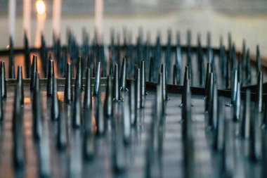 Fransa 'yı 20 Ağustos 2020' de, Fransa 'nın Grand Est bölgesinde yer alan ve Avrupa' nın en eski şehirlerinden biri olan Notre Dame Reims Katedrali 'nin içini görür.