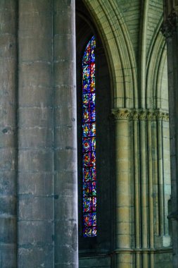 Fransa 'yı 20 Ağustos 2020' de, Fransa 'nın Grand Est bölgesinde yer alan ve Avrupa' nın en eski şehirlerinden biri olan Notre Dame Reims Katedrali 'nin içini görür.