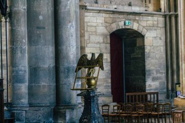 Fransa 'yı 20 Ağustos 2020' de, Fransa 'nın Grand Est bölgesinde yer alan ve Avrupa' nın en eski şehirlerinden biri olan Notre Dame Reims Katedrali 'nin içini görür.