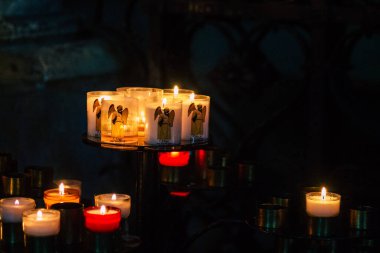 Fransa 'yı 20 Ağustos 2020' de, Fransa 'nın Grand Est bölgesinde yer alan ve Avrupa' nın en eski şehirlerinden biri olan Notre Dame Reims Katedrali 'nin içini görür.