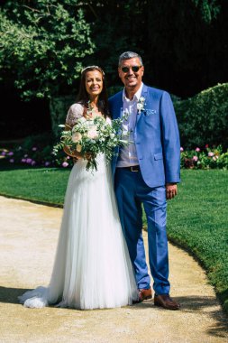 Reims France 29 Ağustos 2020 Fransa 'da bir Fransız geleneğine göre bir cumhuriyetçi düğüne katılan kimliği belirsiz bir çiftin görüntüsü Fransa' nın Champagne şehrinde yer alan Epernay belediye binasında gerçekleşmektedir.