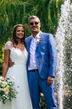 Reims France 29 Ağustos 2020 Fransa 'da bir Fransız geleneğine göre bir cumhuriyetçi düğüne katılan kimliği belirsiz bir çiftin görüntüsü Fransa' nın Champagne şehrinde yer alan Epernay belediye binasında gerçekleşmektedir.