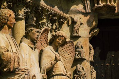 Reims France 04 Eylül 2020 Roma Katolik Notre Dame de Reims Katedrali 'nin dış görünüşü, Fransa' nın Grand Est bölgesinde tarihi bir eser ve Avrupa 'nın en eskilerindendir.